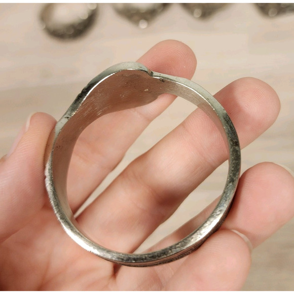 Set of 6 Bent Spoon Metal Napkin Ring Holders Pattern Silverware Handle EUC (25) - Picture 5 of 13